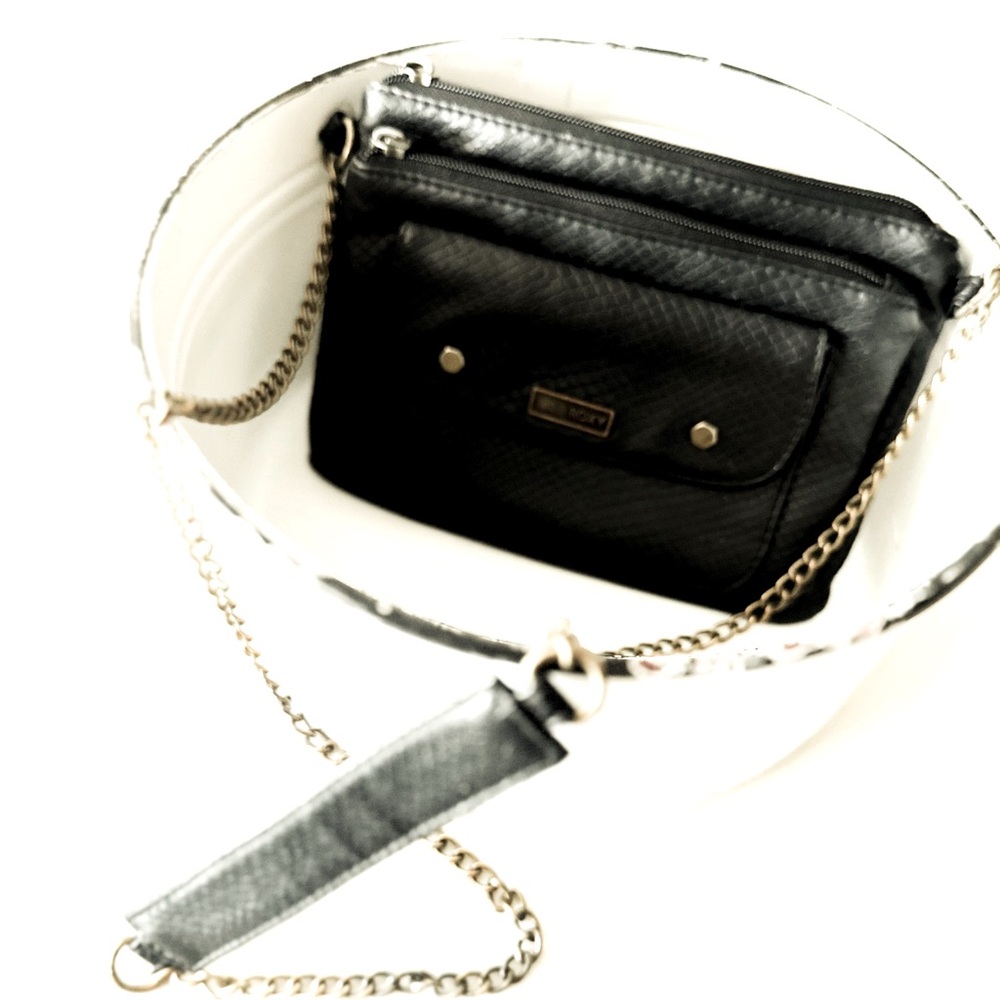 The Roxy Minicross in Black Inky
